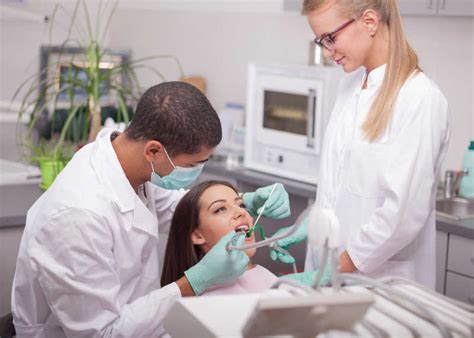一位优秀的牙科医生有什么证书