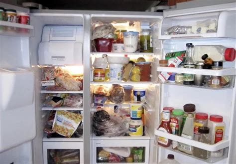 一家六口吃冰箱里食物中毒
