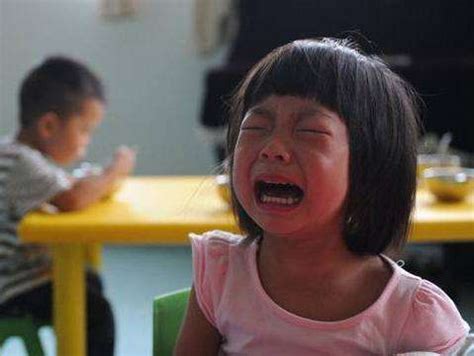 一岁的小孩红包被拿走哭了的视频
