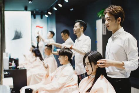 上海发型师一个月工资