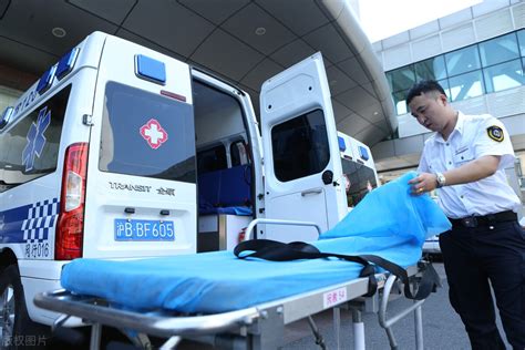 上海叫救护车回老家多少钱