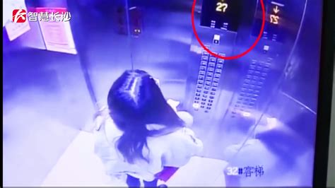 上海女子用坏商场电梯
