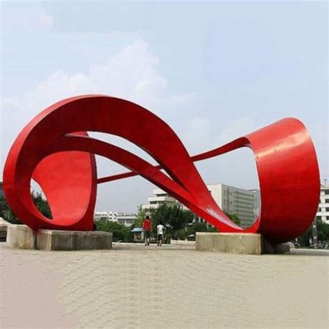 上海扭曲不锈钢方管景观雕塑