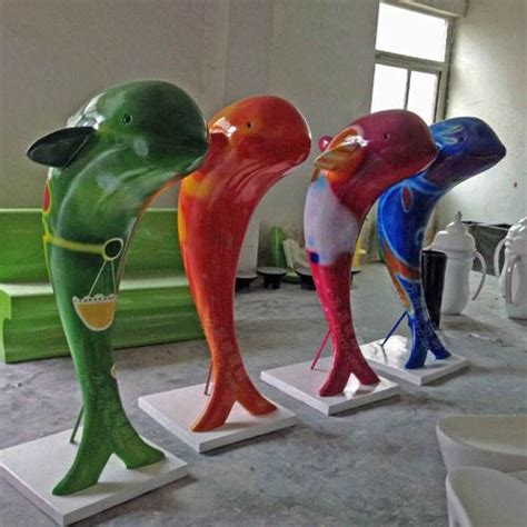 上海校园玻璃钢雕塑价格