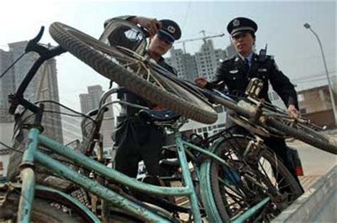 上海骑自行车青年杀警案