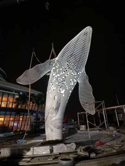 不锈钢几何鲸鱼雕塑