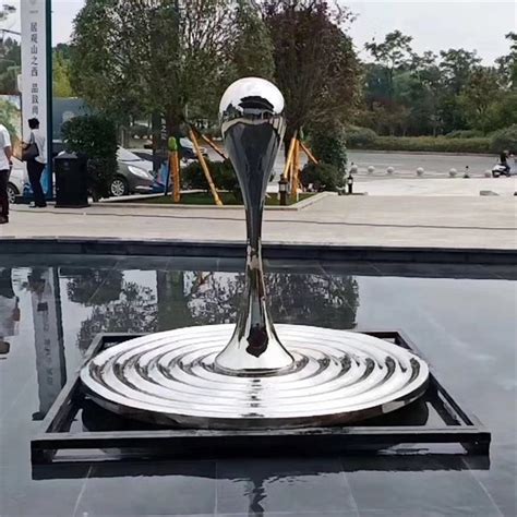 不锈钢水滴雕塑定制