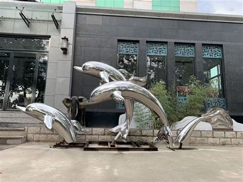 不锈钢海豚雕塑图片大全