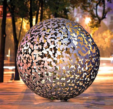 不锈钢镂空球雕塑厂家