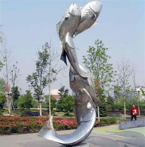 不锈钢鲤鱼雕塑设计