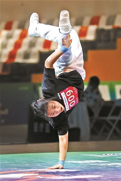 中国姑娘获2022年霹雳舞冠军
