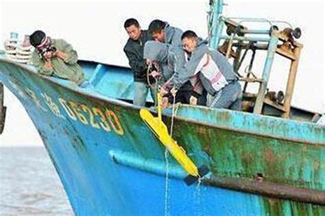 中国渔民打捞龙首