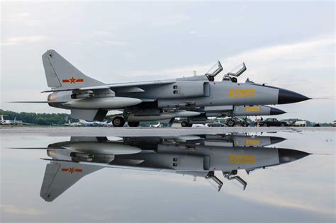 中国空军驱逐外军战机真实视频