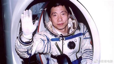中国第一个戴眼镜的宇航员
