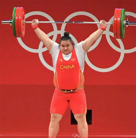 中国队举重女队员