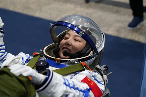 中国首位进驻空间站的女航天员