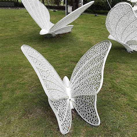 中山玻璃钢蝴蝶柱雕塑