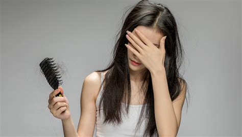 中年女人梦见掉头发怎么解