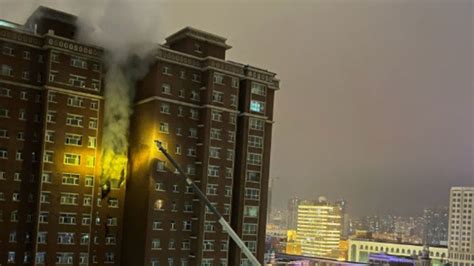 乌市高层住宅楼火灾视频