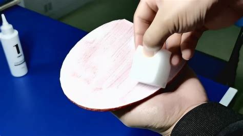 乒乓球胶皮表面能刷胶水吗