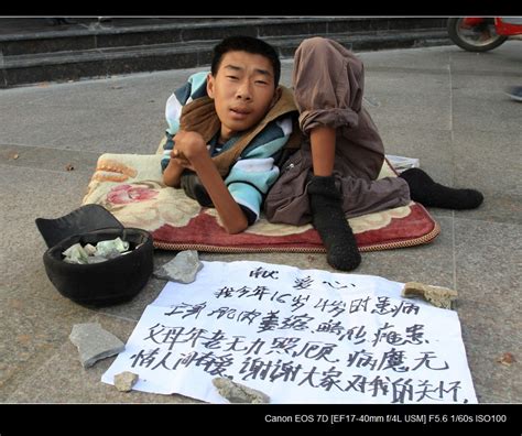 乞丐的图片年轻人