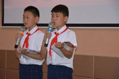 二年级学生参加朗诵比赛的作品
