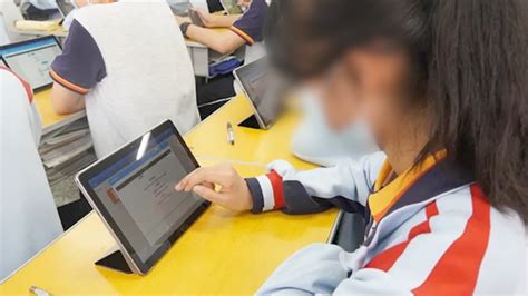 云南一中学以是否买平板电脑分班