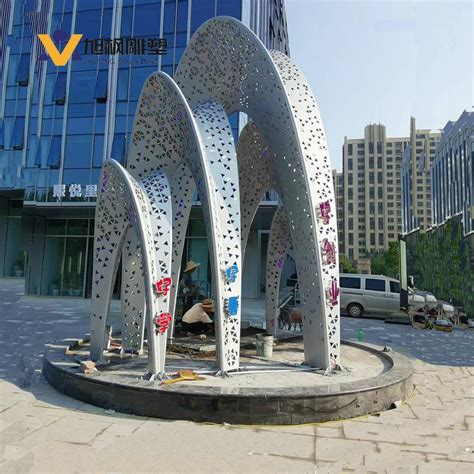 云南校园镂空不锈钢雕塑