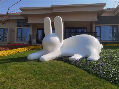 云南玻璃钢兔子雕塑