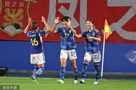 亚运会女足日本球员向水庆霞鞠躬