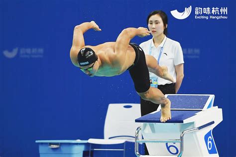 亚运会游泳裁判落水
