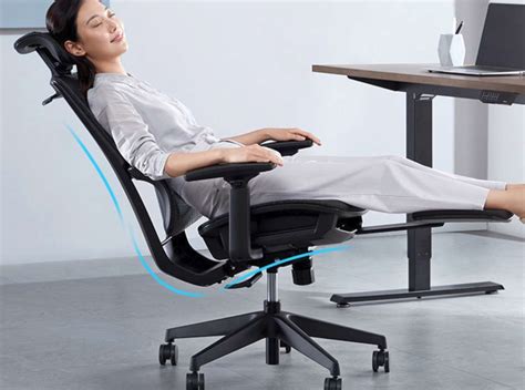 人体工学椅对比沙发椅
