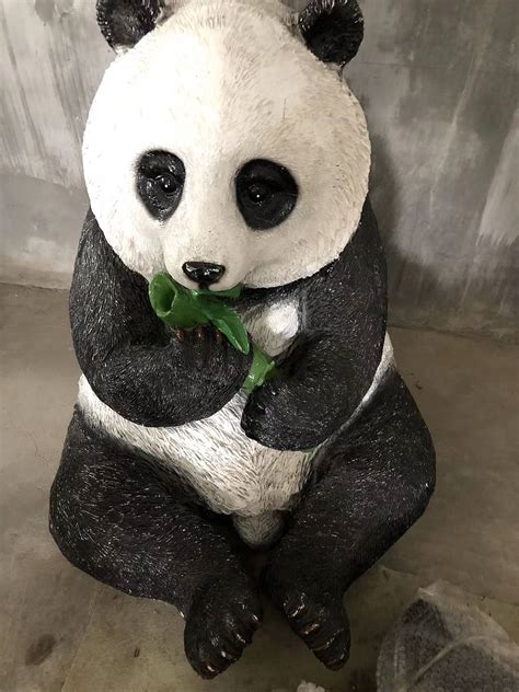 仙桃玻璃钢熊猫雕塑定制