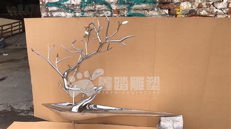 佛山镜面抽象树不锈钢雕塑