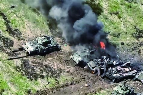 俄乌坦克爆炸残骸