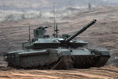 俄军三种型号主战坦克重装上阵