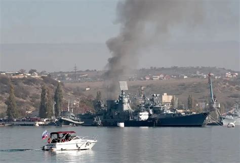 俄海军基地遭遇袭击