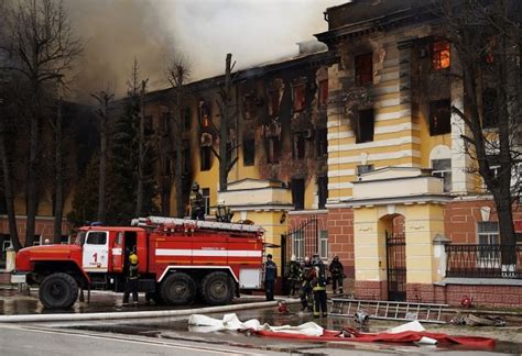 俄罗斯一民居发生火灾
