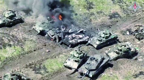 俄罗斯坦克被击中爆炸的视频