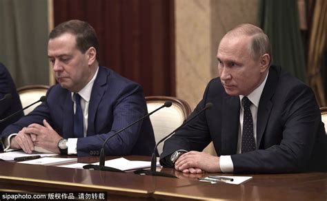俄罗斯总统普京和俄罗斯各党开会