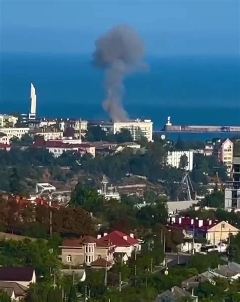 俄黑海舰队总部大楼被炸前后对比