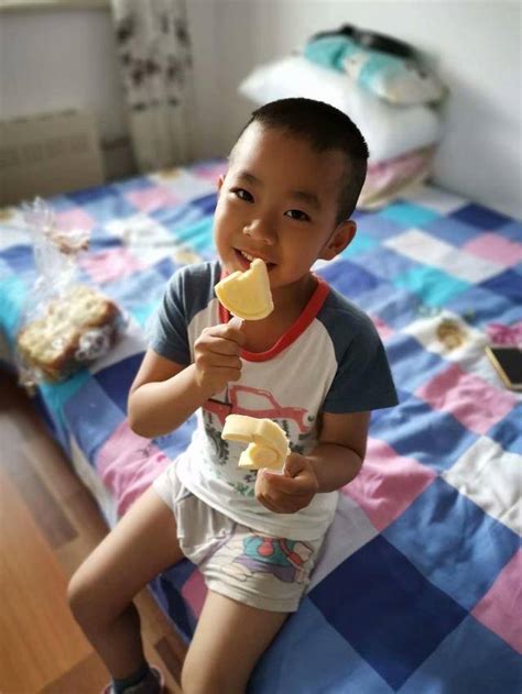 做梦吃冰淇淋宝宝原视频
