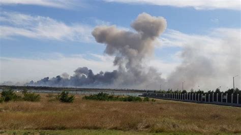 克里米亚军用机场爆炸已致1死9伤