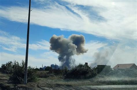 克里米亚一俄空军基地爆炸致1死9伤图片