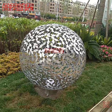 公园不锈钢镂空球雕塑