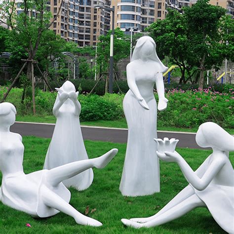 公园玻璃钢人物雕塑