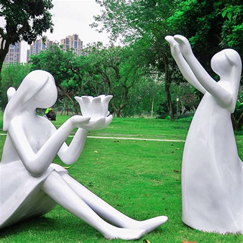 公园玻璃钢人物雕塑来图定制