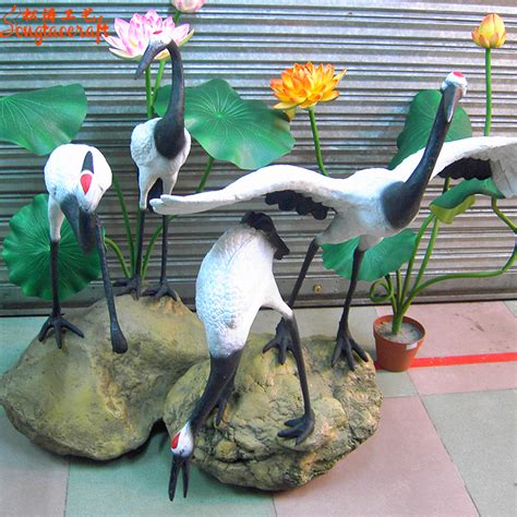 内蒙古卡通玻璃钢动物鹤雕塑