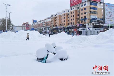 内蒙古男子下大雪