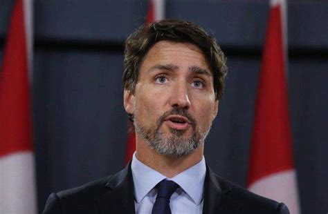 加拿大总理特鲁多做俯卧撑